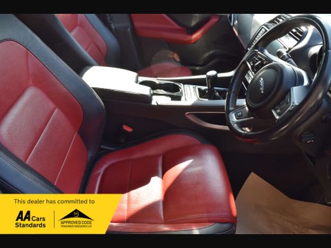 Jaguar F-Pace 2.0 F-PACE R-Sport AWD D 4WD 5dr 43