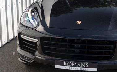 Porsche Cayenne Turbo 24