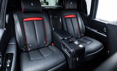 Rolls-Royce Cullinan BLACK BADGE 18