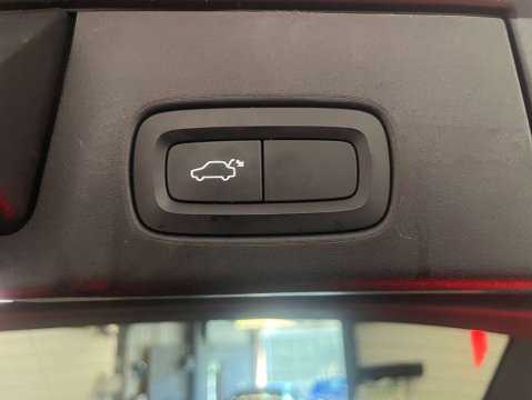 Volvo V90 2.0 V90 R-Design D4 Auto 5dr 27