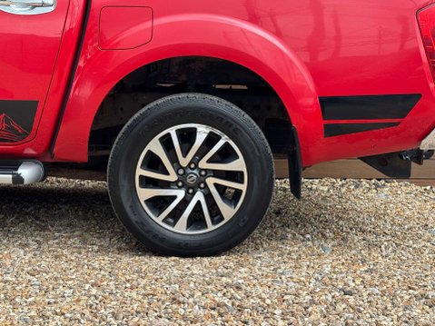 Nissan Navara 2.3 Navara Tekna dCi 4WD 5dr 17
