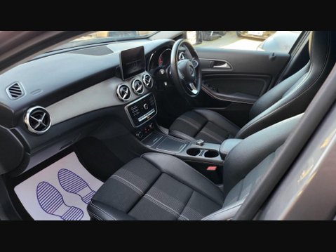 Mercedes-Benz GLA GLA 180 URBAN EDITION 2