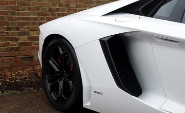 Lamborghini Aventador LP 700-4 2