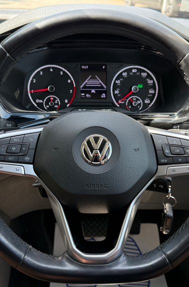 Volkswagen T-Cross SE TSI DSG - ONE OWNER - APPLE CAR PLAY - PARKING SENSORS- FULL SERVICE HIS 