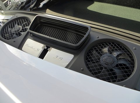 Porsche 911 (991) Turbo S Cabriolet 2