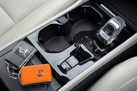 Volvo XC40 B4 INSCRIPTION MHEV 49