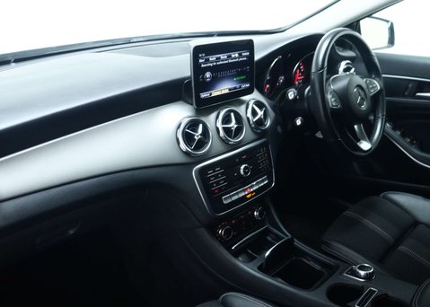 Mercedes-Benz GLA 1.6 GLA180 GPF Urban Edition SUV 5dr Petrol 7G-DCT Euro 6 (s/s) (122 ps) 46