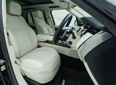 Land Rover Range Rover D350 SE 13