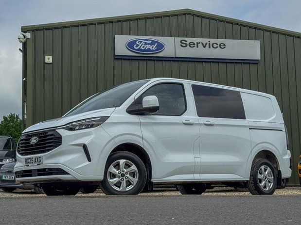 Ford Transit Custom Crew Cab SWB L1H1 Limited 320 A/C Alloys Camera Nav Sensors EURO 6 2