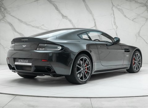 Aston Martin V12 Vantage S 6