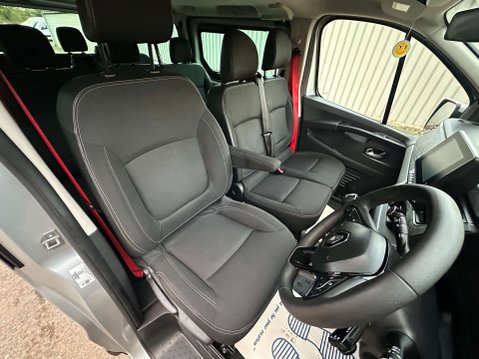 Renault Trafic 2.0 dCi LL30 Advance EDC L2 H1 Euro 6 (s/s) 5dr (9 Seat) 39