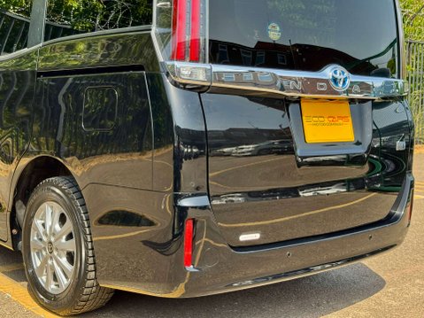 Toyota Noah Hybrid G 36