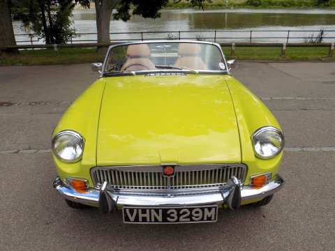 MG B ROADSTER 18