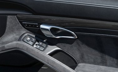 Porsche 911 (991.2) Targa 4 GTS 22