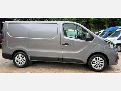 Renault Trafic 1.6 dCi 27 Sport Nav Panel Van 5dr Diesel Manual SWB Standard Roof Euro 6 ( 8