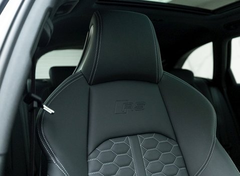 Audi RS4 Avant Carbon Black 11