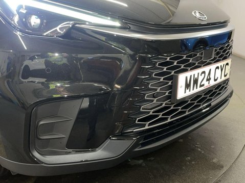 Lexus LBX 1.5 VVT-iE Premium SUV 5dr Petrol Hybrid E-CVT Euro 6 (s/s) (136 ps) Parkin 8