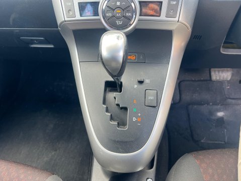 Toyota Verso 1.8 V-Matic TR Multidrive S Euro 5 5dr 29