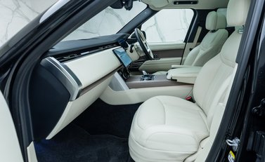 Land Rover Range Rover P530 FIRST EDITION LWB 21