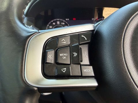 Jaguar F-Pace 2.0 F-PACE Chequered Flag AWD D Auto 4WD 5dr 48