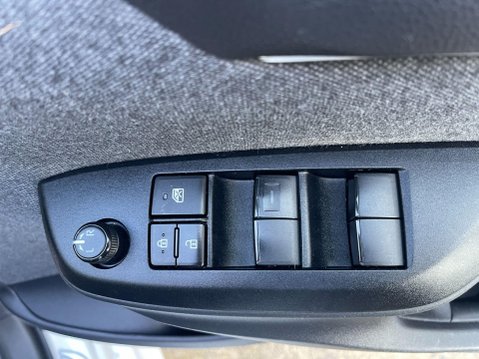 Toyota Yaris 1.5 VVT-h Design E-CVT Euro 6 (s/s) 5dr 15