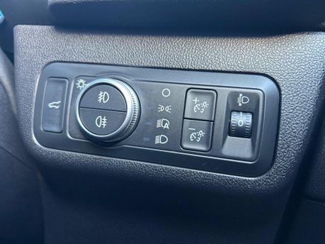 Ford Kuga 2.5h Duratec ST-Line X Edition CVT Euro 6 (s/s) 5dr 39