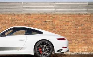 Porsche 911 (991.2) Carrera 4 GTS 'British Legends E 34