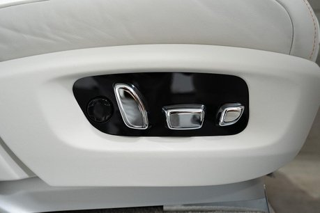 Rolls-Royce Cullinan 6.75 V12 SUV 5dr Petrol Auto 4WD Euro 6 (571 ps) 5