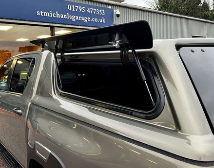 Toyota Hilux 2.8 HI-Luxury Invincible X D-4D 4WD Double Cab Auto 4WD 5dr 65