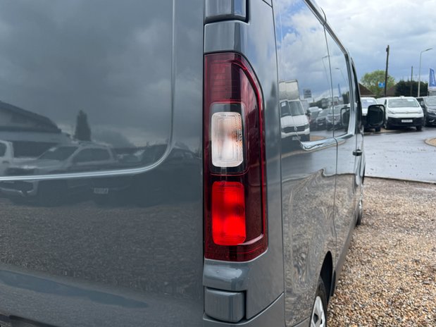 Renault Trafic SWB L1H1 [SOLD MM] Low Roof Business Plus SL28 Air Con Sensors EURO 6 9