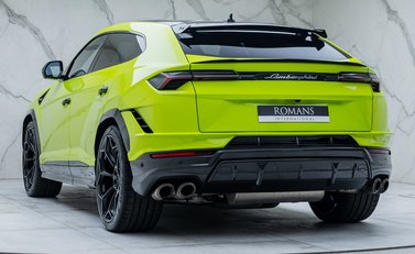 Lamborghini Urus PERFORMANTE 12