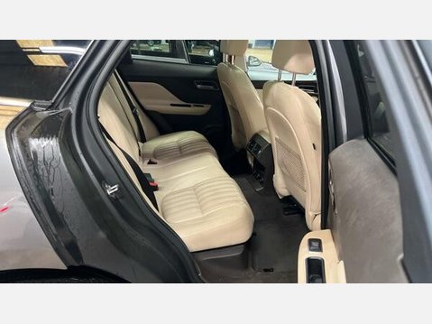 Jaguar F-Pace 2.0 D180 Portfolio Auto AWD Euro 6 (s/s) 5dr 7