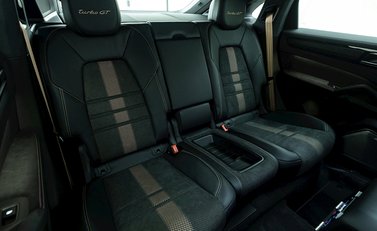 Porsche Cayenne Turbo GT 12