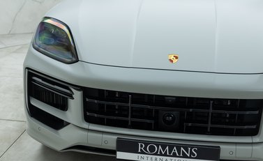 Porsche Cayenne TURBO E-HYBRID 32