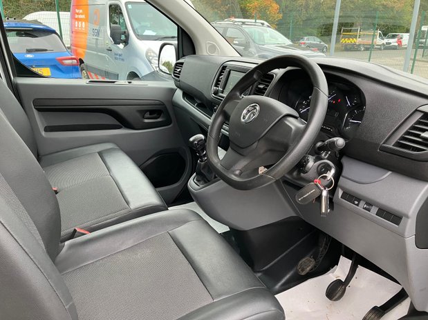Vauxhall Vivaro VIVARO L2 DIESEL 2900 1.5d 100PS Dynamic H1 Van 12