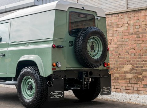 Land Rover Defender 90 Heritage Hard Top 19