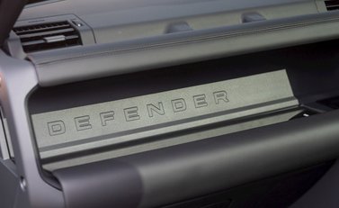 Land Rover Defender 110 X P400 25