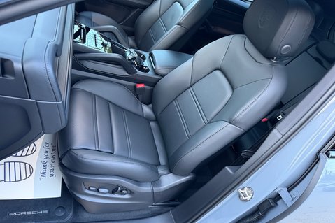 Porsche Cayenne V6 S E-HYBRID BLACK EDITION - PANORAMIC ROOF - AS NEW CONDITION 4