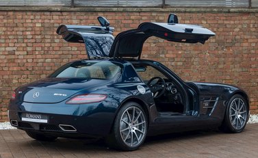 Mercedes-Benz SLS AMG 8