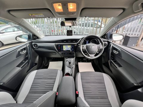 Toyota Auris VVT-I ICON TECH TOURING SPORTS 29