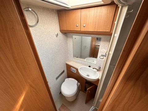 Peugeot Boxer AUTOCRUISE OAKMONT 4 BERTH 3.0 LOW PROFILE ISLAND BED 21