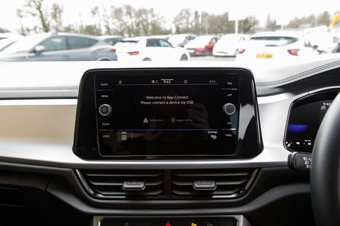 Volkswagen T-Roc LIFE TSI 29