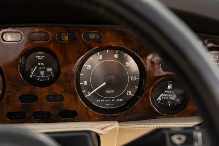 Aston Martin V8 Vantage Volante 21