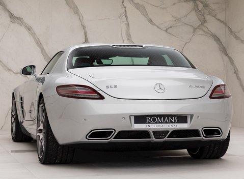 Mercedes-Benz SLS AMG 3
