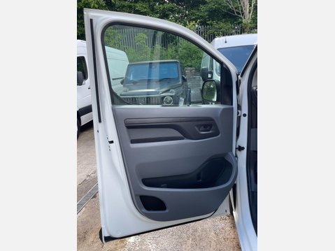 Vauxhall Vivaro 1.5 Turbo D 2700 Dynamic Panel Van 6dr Diesel Manual L1 H1 Euro 6 (s/s) (10 31