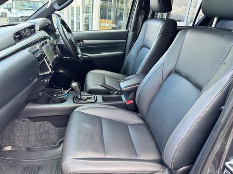 Toyota Hilux INVINCIBLE X 4WD D-4D DCB 14