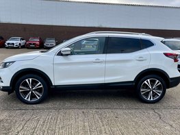 Nissan Qashqai 1.3 Qashqai N-Connecta DiG-T 5dr 9