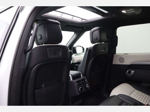 Land Rover Discovery 3.0 Discovery R-Dynamic SE D MHEV Auto 4WD 5dr 35