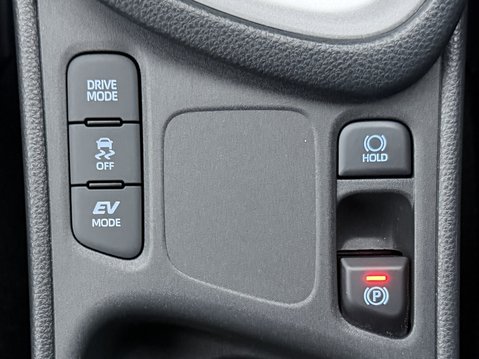 Toyota Yaris 1.5 Hybrid Icon 5dr CVT 28