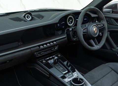 Porsche 911 Targa 4 GTS (992) 11